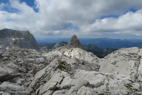 Rasch bin ich unten und sehe schon den Grat zum Weittal-Gschlösslkogel