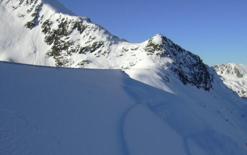 Die Mute am Westende des Finstertaler Staudammes, dahinter der Schafzoll