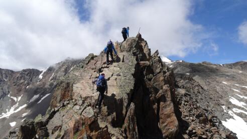 Drahtseilversicherte Passage auf dem Weg zur Ötzi-Fundstelle.