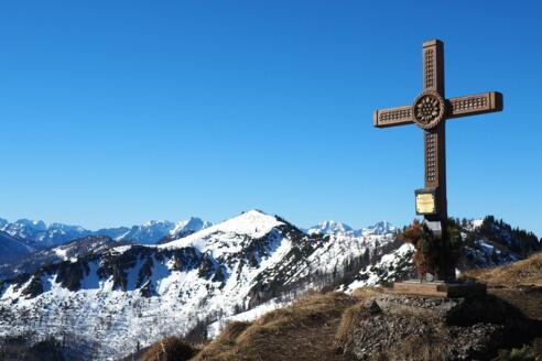 Burgspitz 1429m mit Almkogel (März)