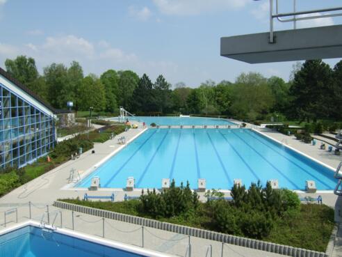 Freibad Erding, Blick vom 10-Meter-Sprungturm