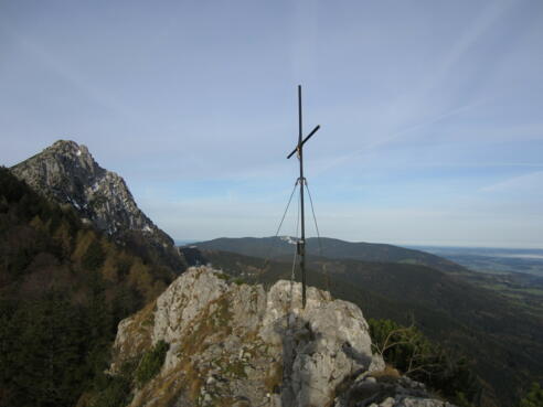 Gipfelkreuz Fuderheustein - Hochstaufen im Hintergrund
