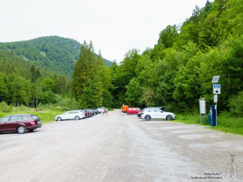 großer, gebührenpflichtiger Parkplatz Klamm/Winterstube