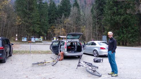 Radl vor der Mautstelle auspacken