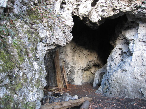 Höhle beim Engelstein