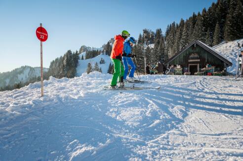 Skilehrer mit Schüler am Brauneck