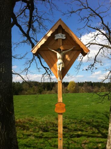 Vom Holzkreuz bei Eitzenberg kann man eine herrliche Aussicht genießen