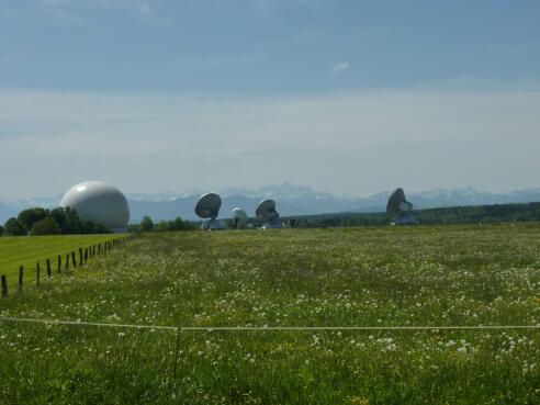 Weitblick auf die Erdfunkstelle