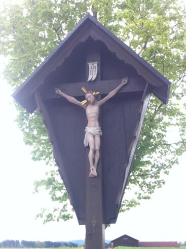 Wegkreuz am westlichen Ortsausgang von Tauting