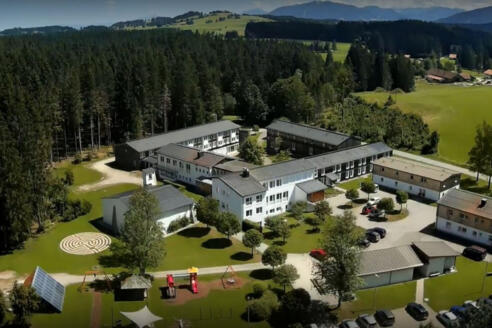 Katholische Landvolkshochschule Wies mit Labyrinth