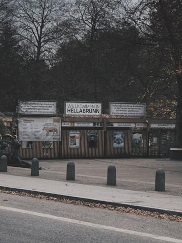 Hinterer Eingang des Tierpark Hellabrunn