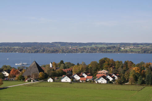 Blick von Breitbrunn über den Ammersee.