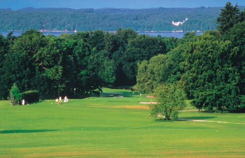 Blick auf den Starnberger See bei Feldafing.