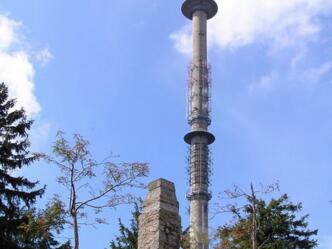 Auf dem Ochsenkopf, nahe des Asenturms, befindet sich auch dieser Sendemast. 