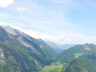 Panoramablick auf die umliegenden Berge bei Abtenau