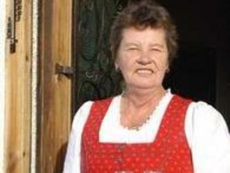 Resi mit dem obligaten Schnapserl