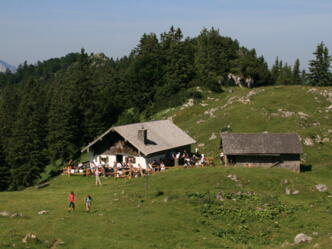 Inzell-Gamsknogel: Rast auf der Kohleralm und sich die Almbrotzeit schmecken lassen