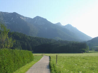 Kienau, Ortsteil Inzell: Blick auf Kienberg und Rauschberg (rechts)