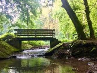 Rastplatz am Bach bei Raisting