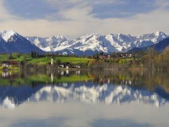 Wanderung - Riegsee-Rundweg - Spiegelung des Wettersteingebirges im Riegsee