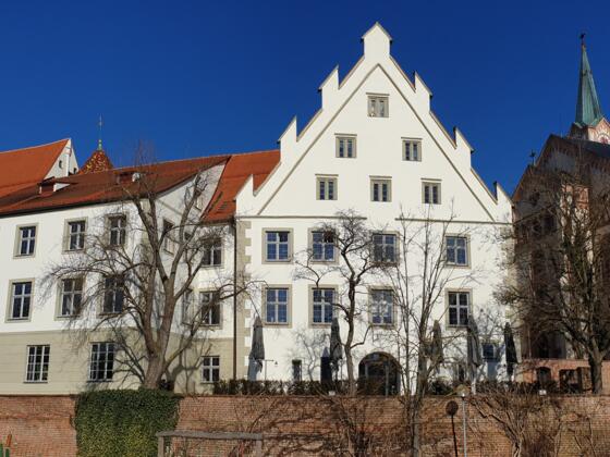 Rathaus, Fugger- und Neuffenschloß