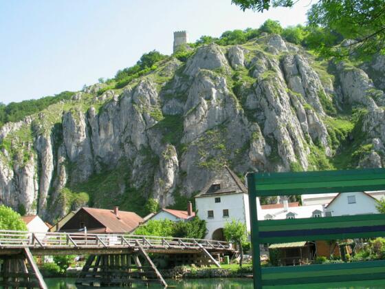 Essing mit alter Holzbrücke und Burgruine Randeck