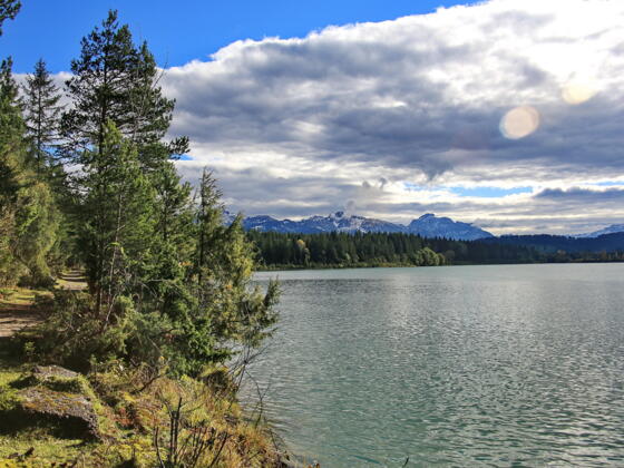 Traumhaftens Panorama vom Ufer des Lechs aus gesehen