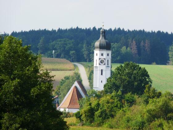 Blick auf die Emmersdorfer Kirche