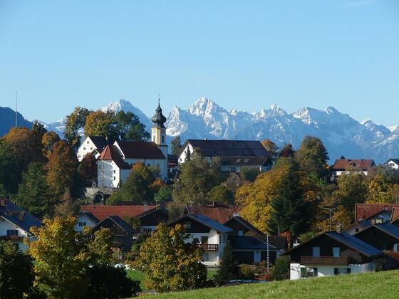 Wildsteig mit Panoramablick auf die Alpenkette