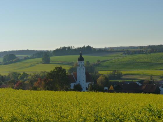Blick auf die Emmersdorfer Kirche St. Stephan