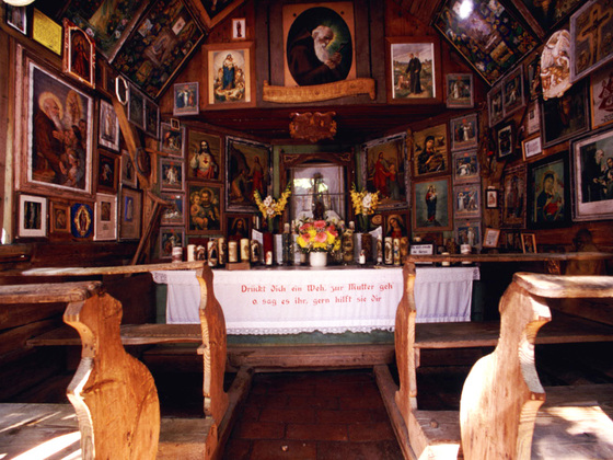 Der Altar der Holzkapelle