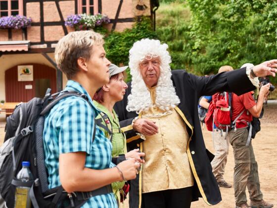 Der Graf vom Schloss Mespelbrunn weisst Euch den Weg.