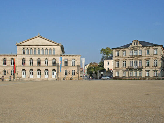 Landesthater (links) und Palais Edinburgh (rechts) - Coburg