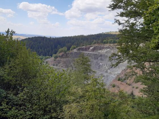 Blick auf den Steinbruch bei Rugendorf