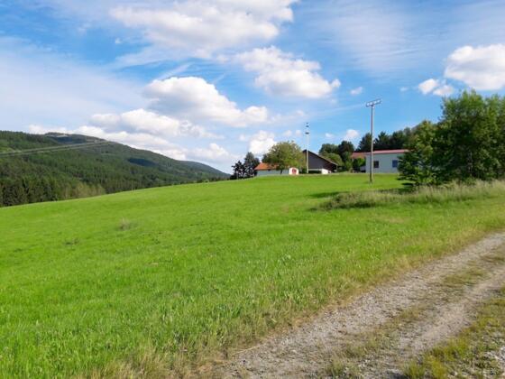Blick zur Käsplatte und Maierhof
