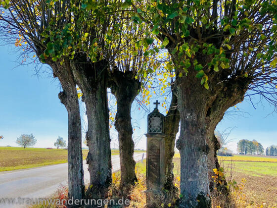 Marterl zu Ehren der Hl. Dreifaltigkeit