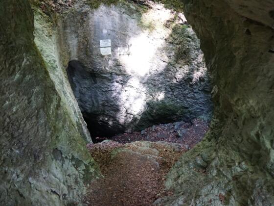 Der Einstiegsschacht in die Geißlochhöhle