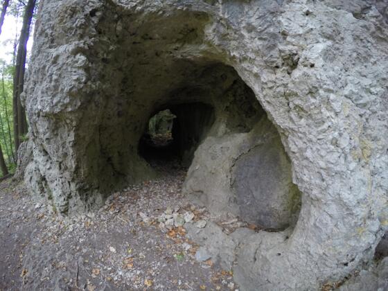 Durchgangshöhle in der Hungenberger Wand
