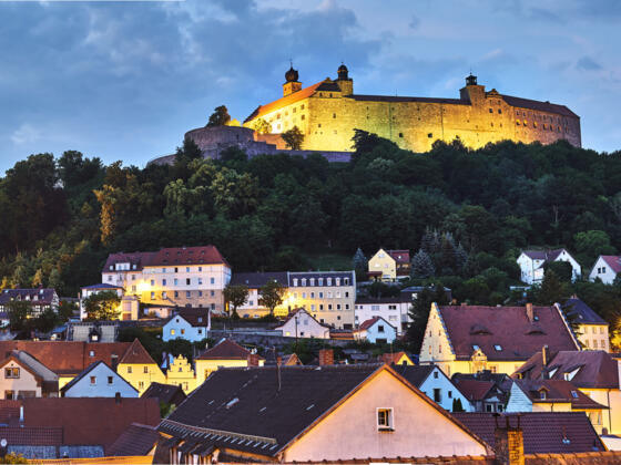 Blick über die Kulmbacher Altstadt zur Plassenburg