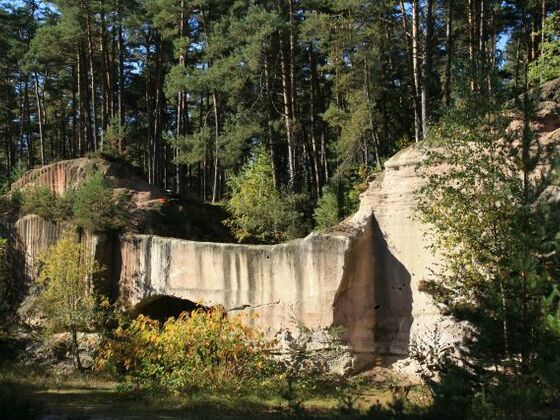 Ansicht auf die Steinbrüche auf dem Wanderweg &quot;Steinbruchweg&quot;.
