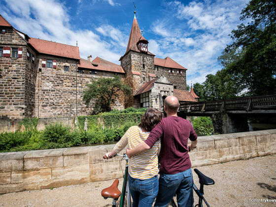 Radler an der Laufer Kaiserburg (Wenzelschloss)