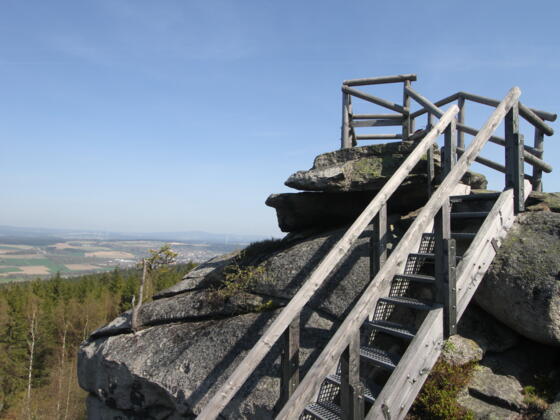 Kleine Aussichtsplattform auf dem Burgstein