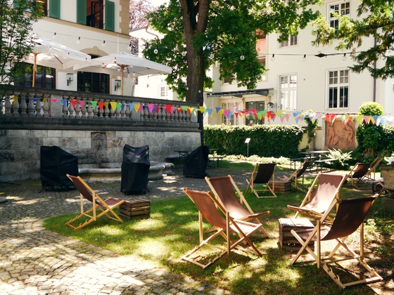 Lesegarten im Café Mon