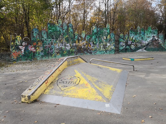 Pyra mit Ledge und round Rail