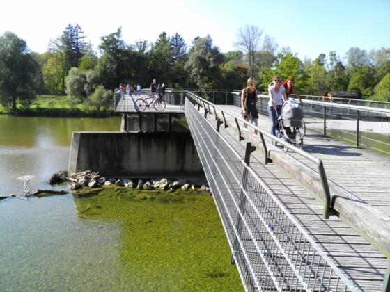 Steg über  Isar bei Harlaching