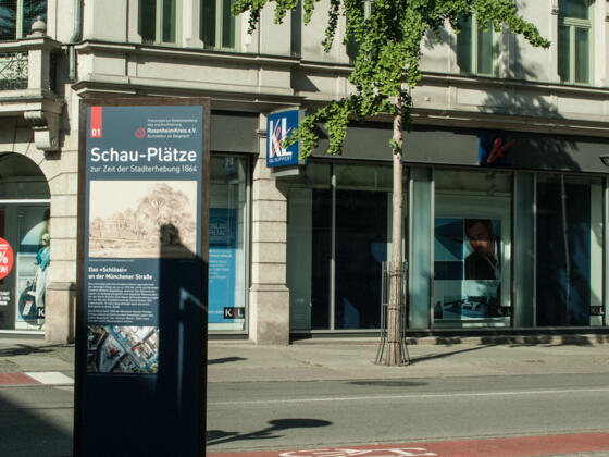 Das „Schlössl“ an der Münchener Straße - Info-Stele 1