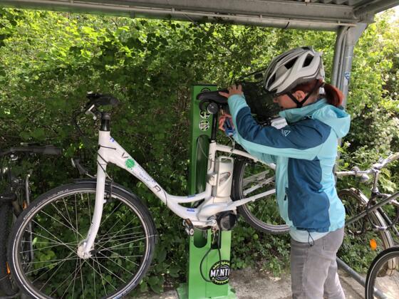 Rad-Reparatur-Station am Bahnhof Fürstenfeldbruck
