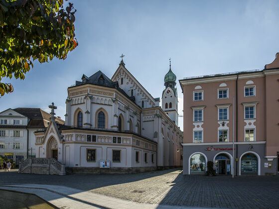 Stadtpfarrkirche St. Nikolaus am Ludwigsplatz