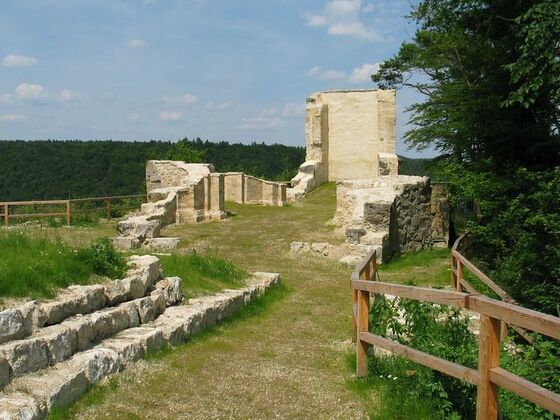 Reste der Burgkapelle der Burgruine Eggersberg in Riedenburg