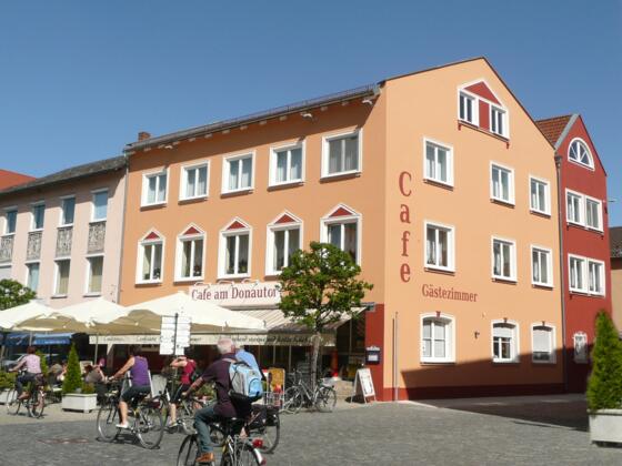 Cafè am Donautor in der Innenstadt von Kelheim im Altmühltal